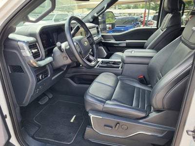 2025 Ford Super Duty F-350 DRW Platinum