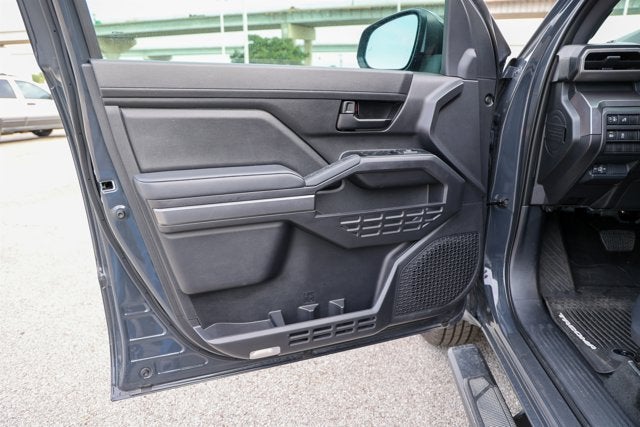 2025 Toyota Tacoma 4WD SR5