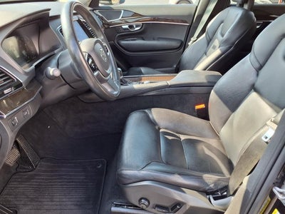 2018 Volvo XC90 Momentum