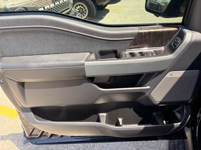 2023 Ford F-150 Lightning Lariat®