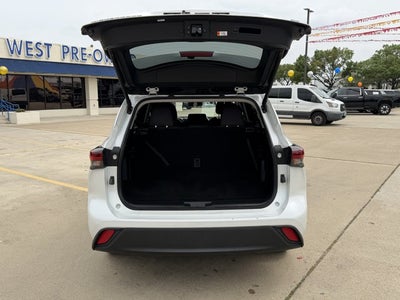2025 Toyota Highlander LE