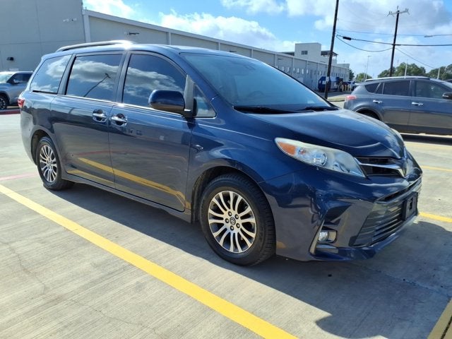 2019 Toyota Sienna XLE