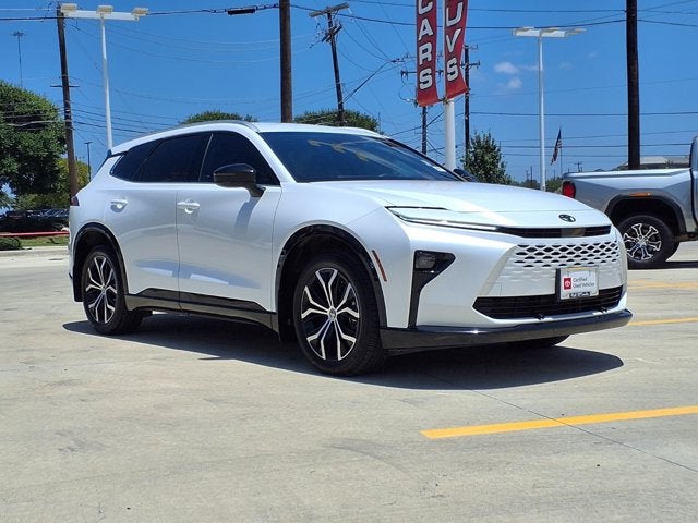 2025 Toyota Crown Signia XLE