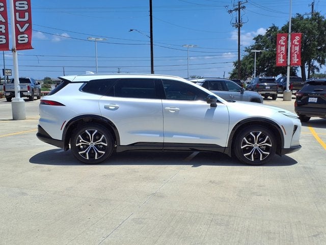 2025 Toyota Crown Signia XLE