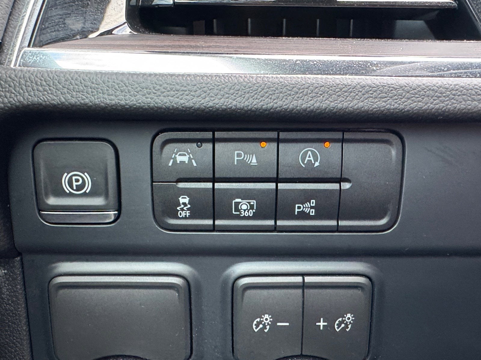 2025 Chevrolet Suburban LS