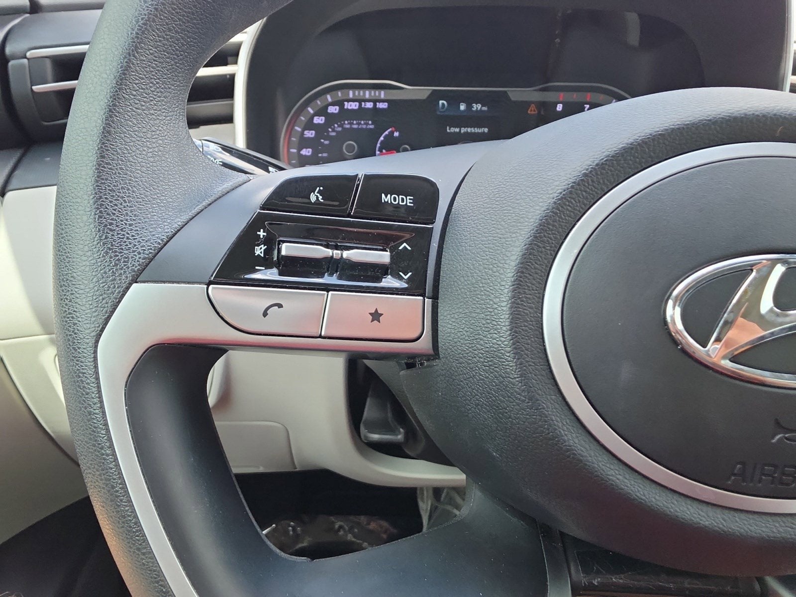 2023 Hyundai TUCSON SE