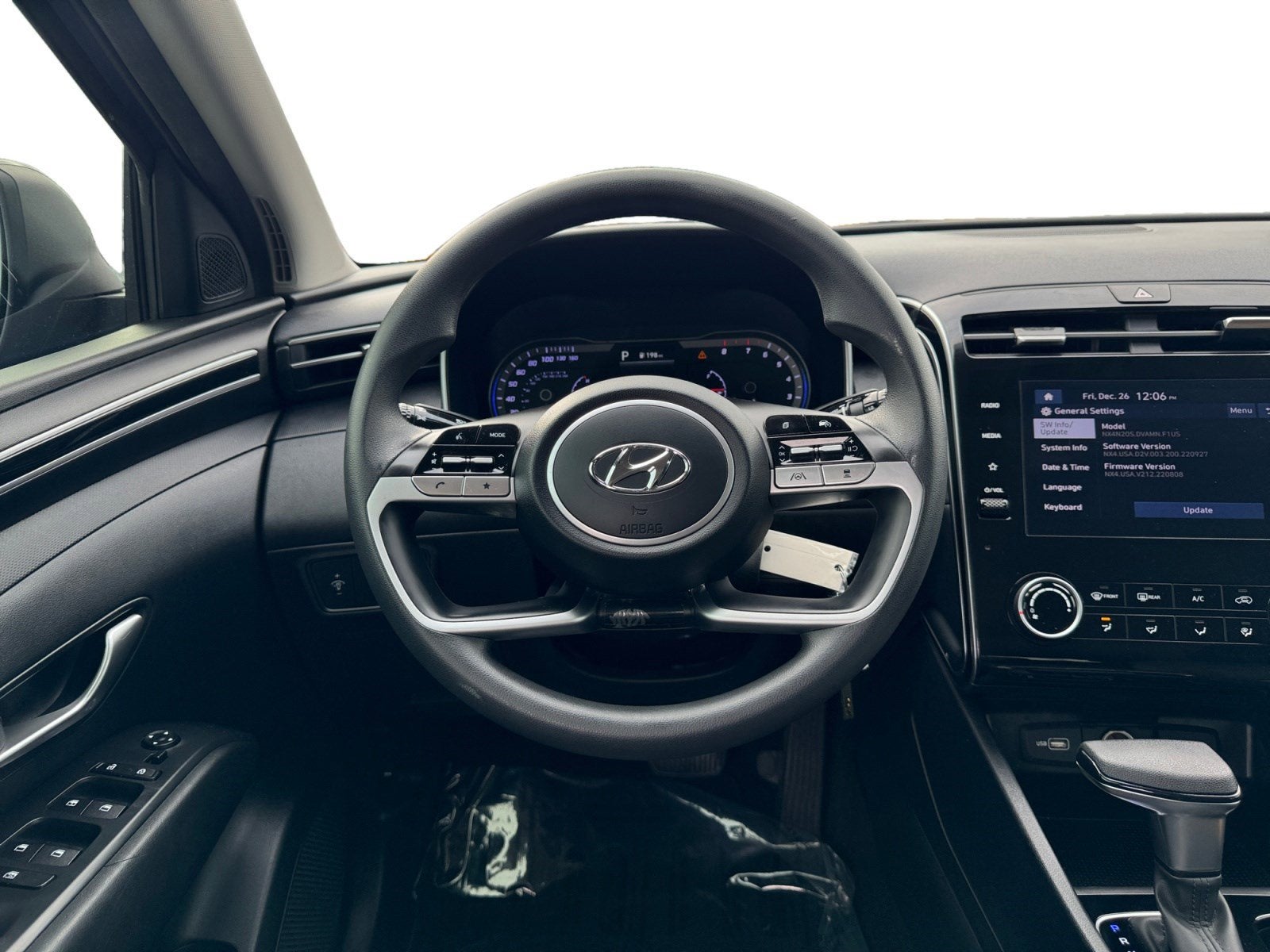 2023 Hyundai TUCSON SE