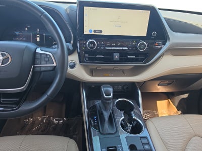2023 Toyota Highlander Hybrid Platinum