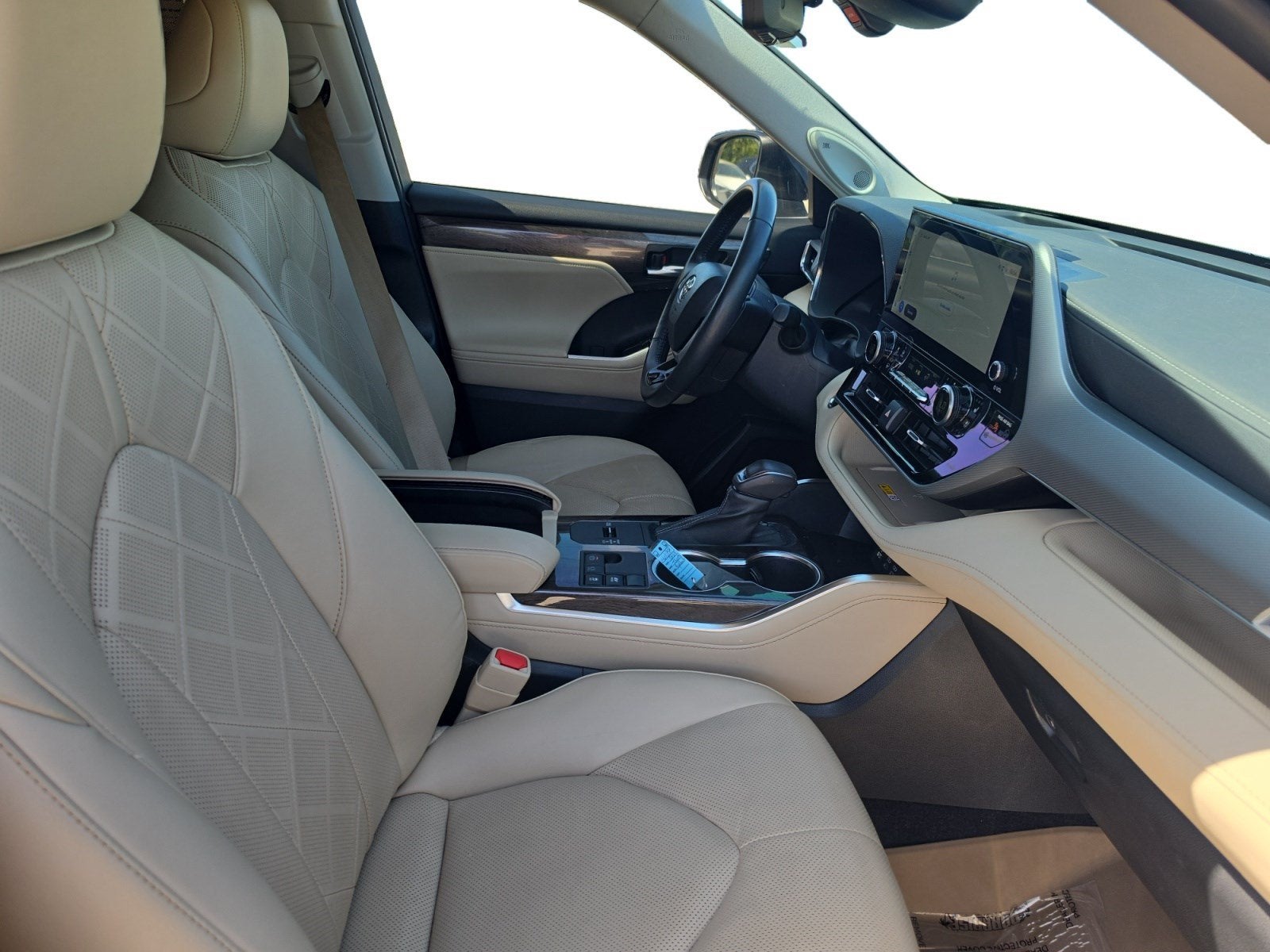 2023 Toyota Highlander Hybrid Platinum