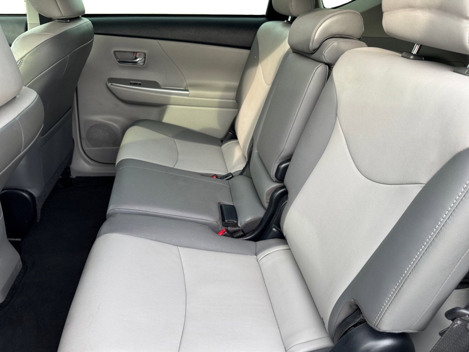 2017 Toyota Prius v Five