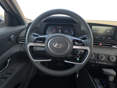 2024 Hyundai ELANTRA SE