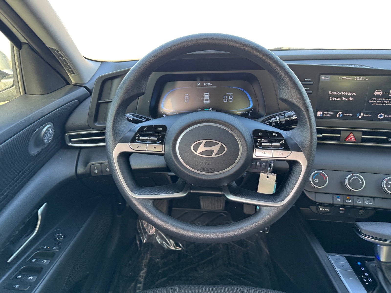 2025 Hyundai ELANTRA SE