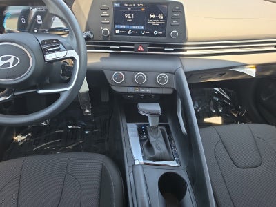 2025 Hyundai ELANTRA SE