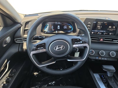 2025 Hyundai ELANTRA SE