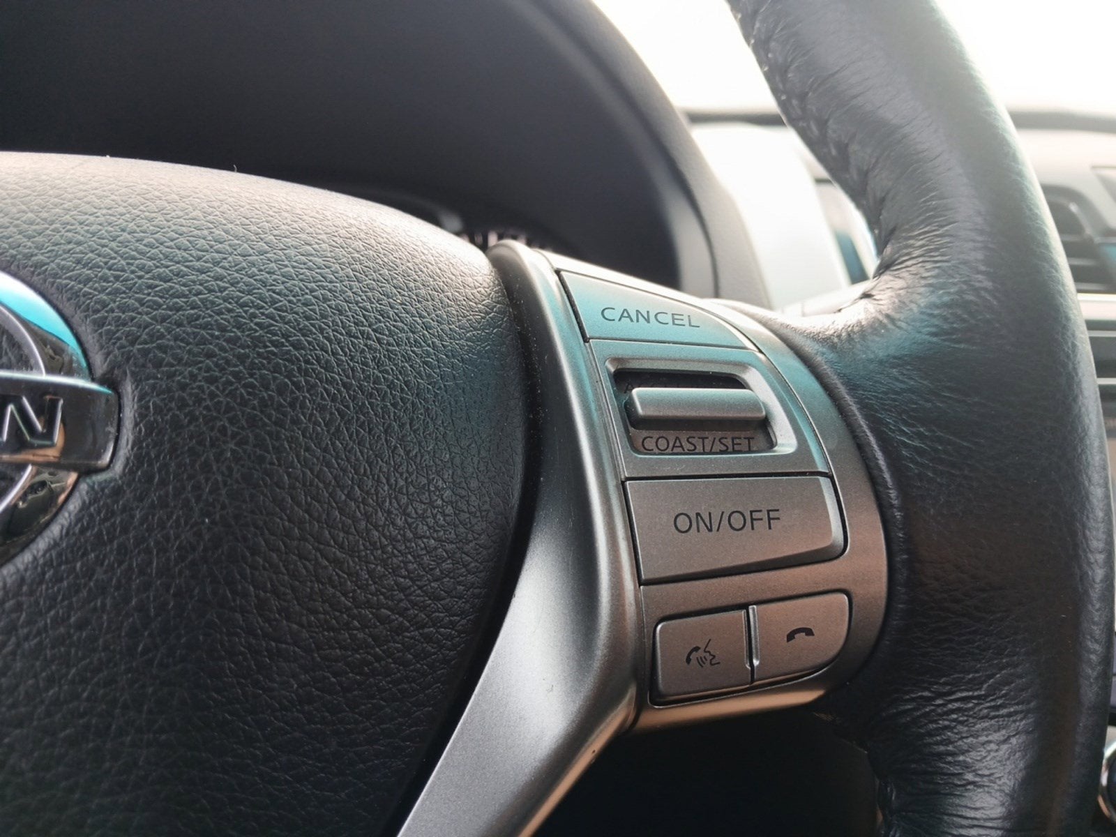 2015 Nissan Altima 2.5 SL W/ BACK-UP CAMERA & LEATHER