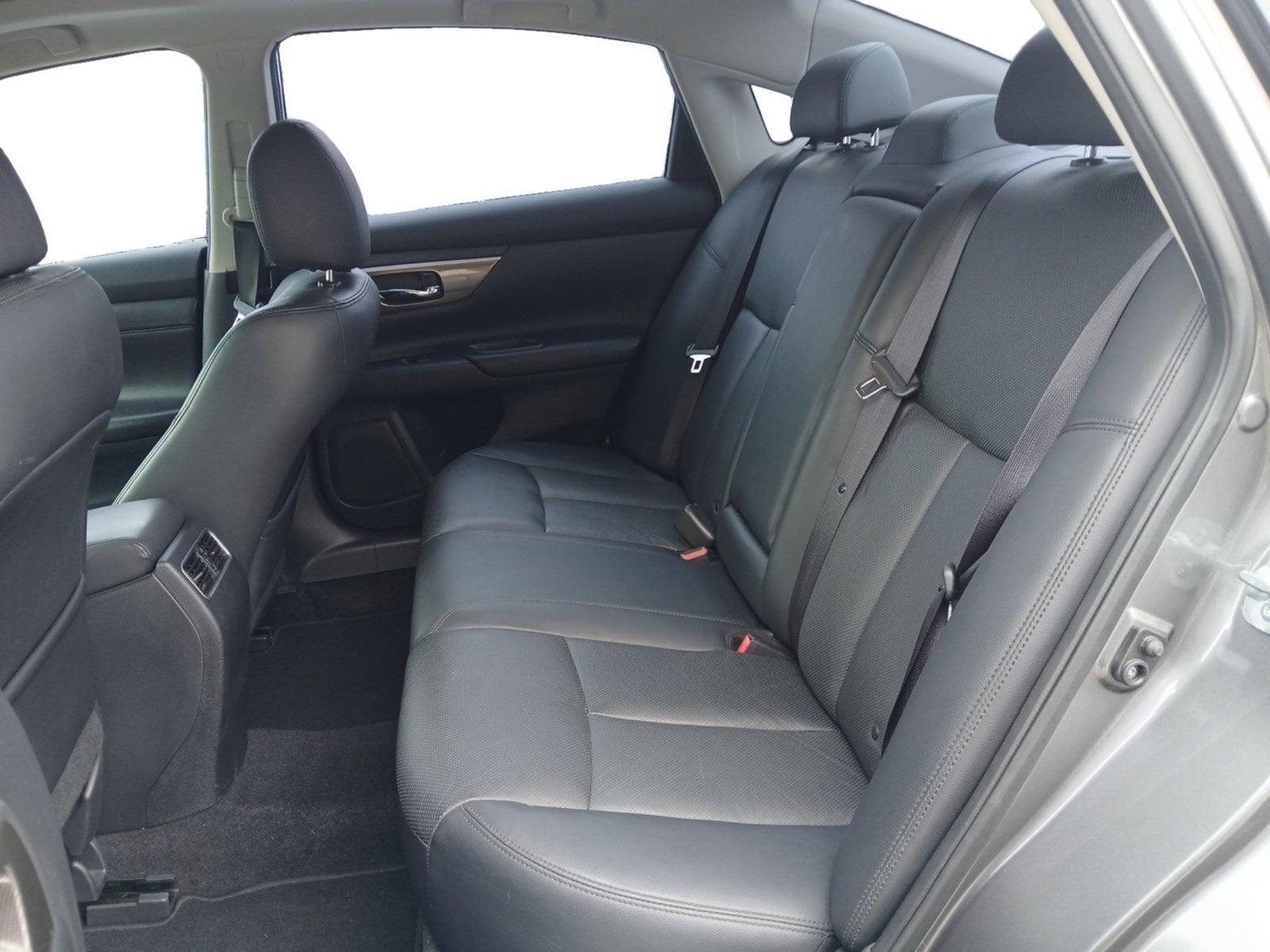 2015 Nissan Altima 2.5 SL W/ BACK-UP CAMERA & LEATHER