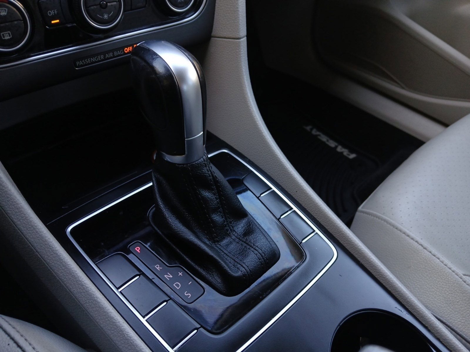 2018 Volkswagen Passat R-Line