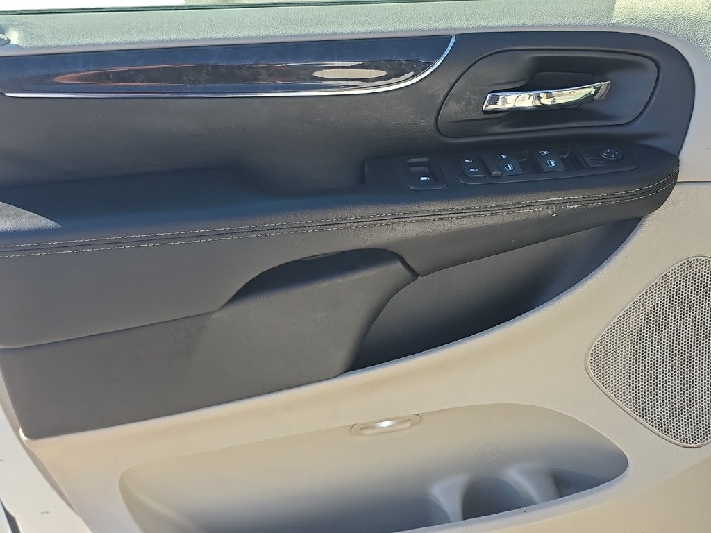 2012 Chrysler Town & Country Touring