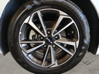 2024 Kia Forte LXS W/ BLIND SPOT COLLISION AVOIDANCE