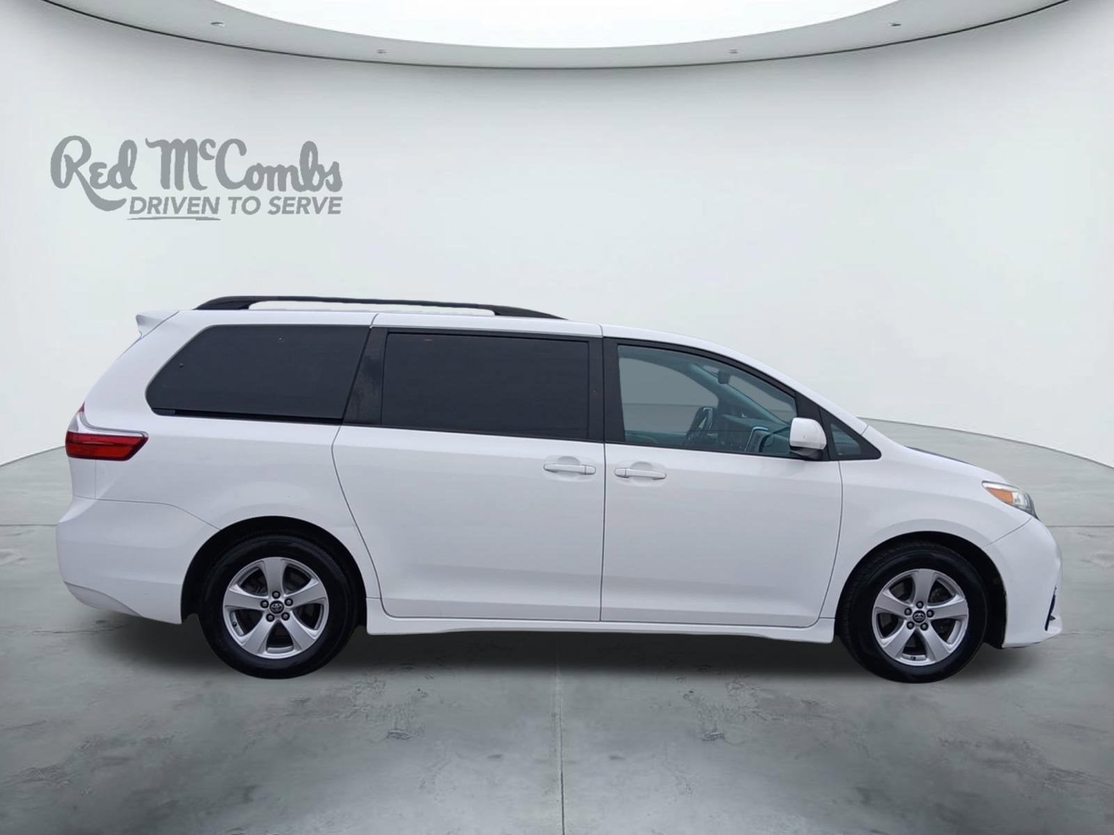 2018 Toyota Sienna LE