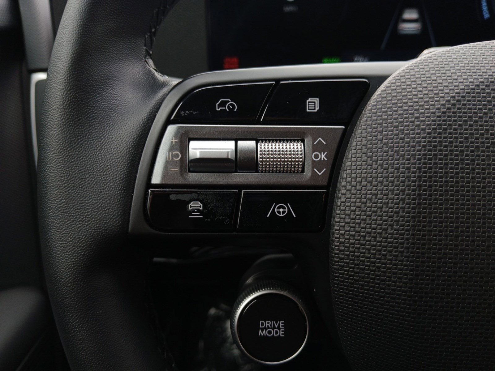 2025 Hyundai IONIQ 5 SEL W/ SMART CRUISE CONTROL & WIRELESS CHARGER