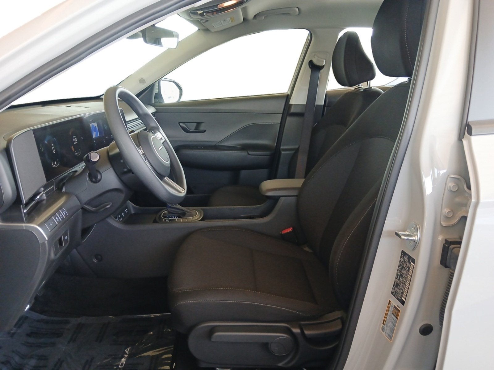 2025 Hyundai Kona SE - Photo 9