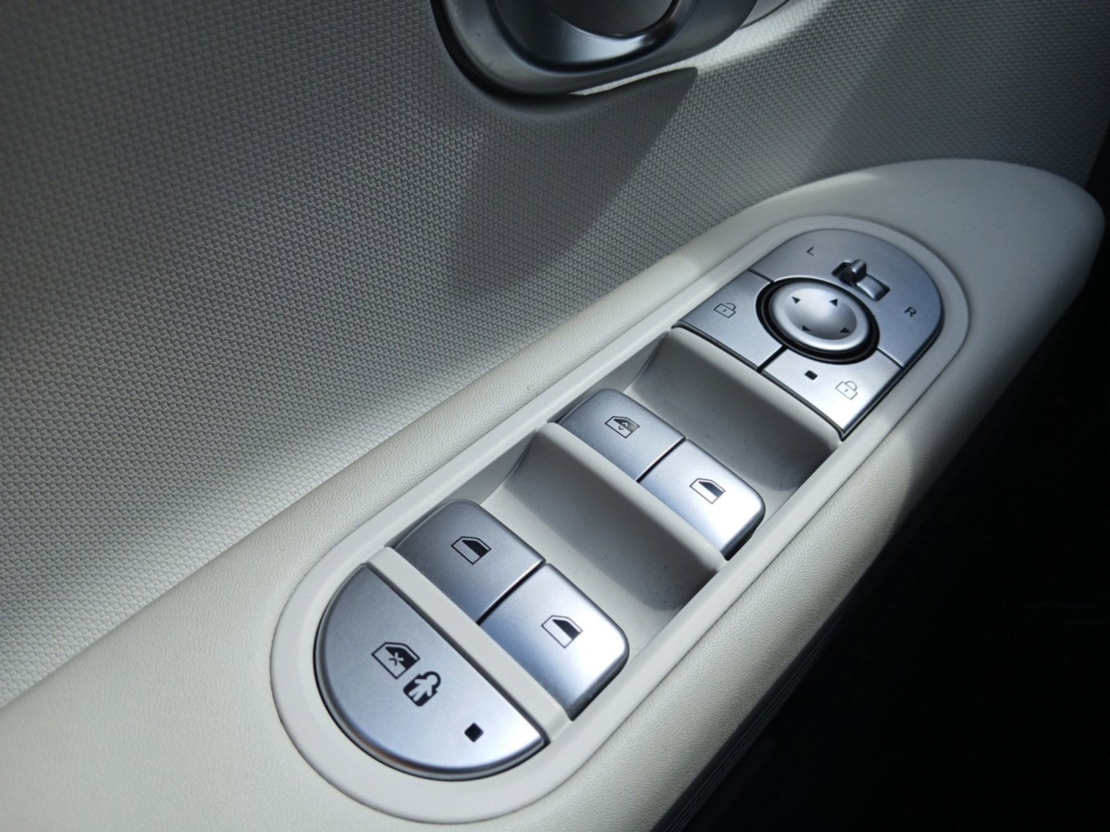 2024 Hyundai IONIQ 5 SE W/ GPS NAVIGATION & BACK-UP CAMERA