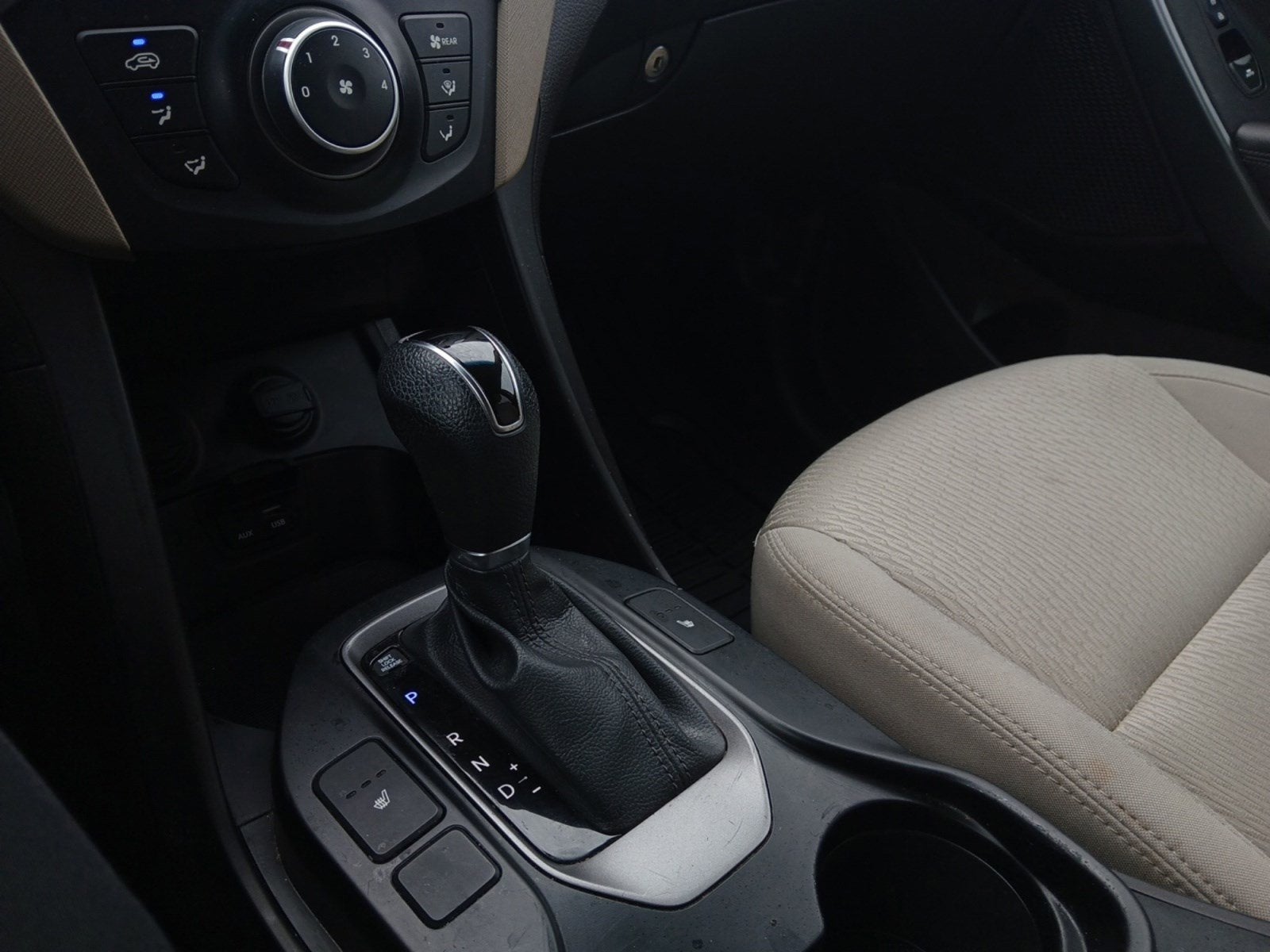 2016 Hyundai SANTA FE SE