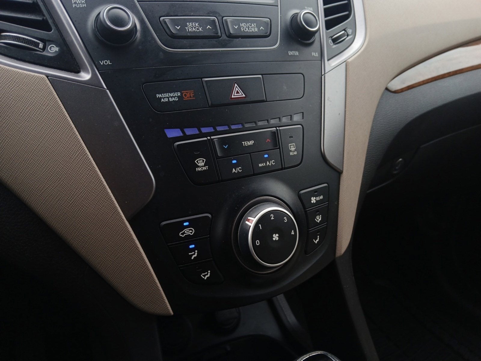 2016 Hyundai SANTA FE SE