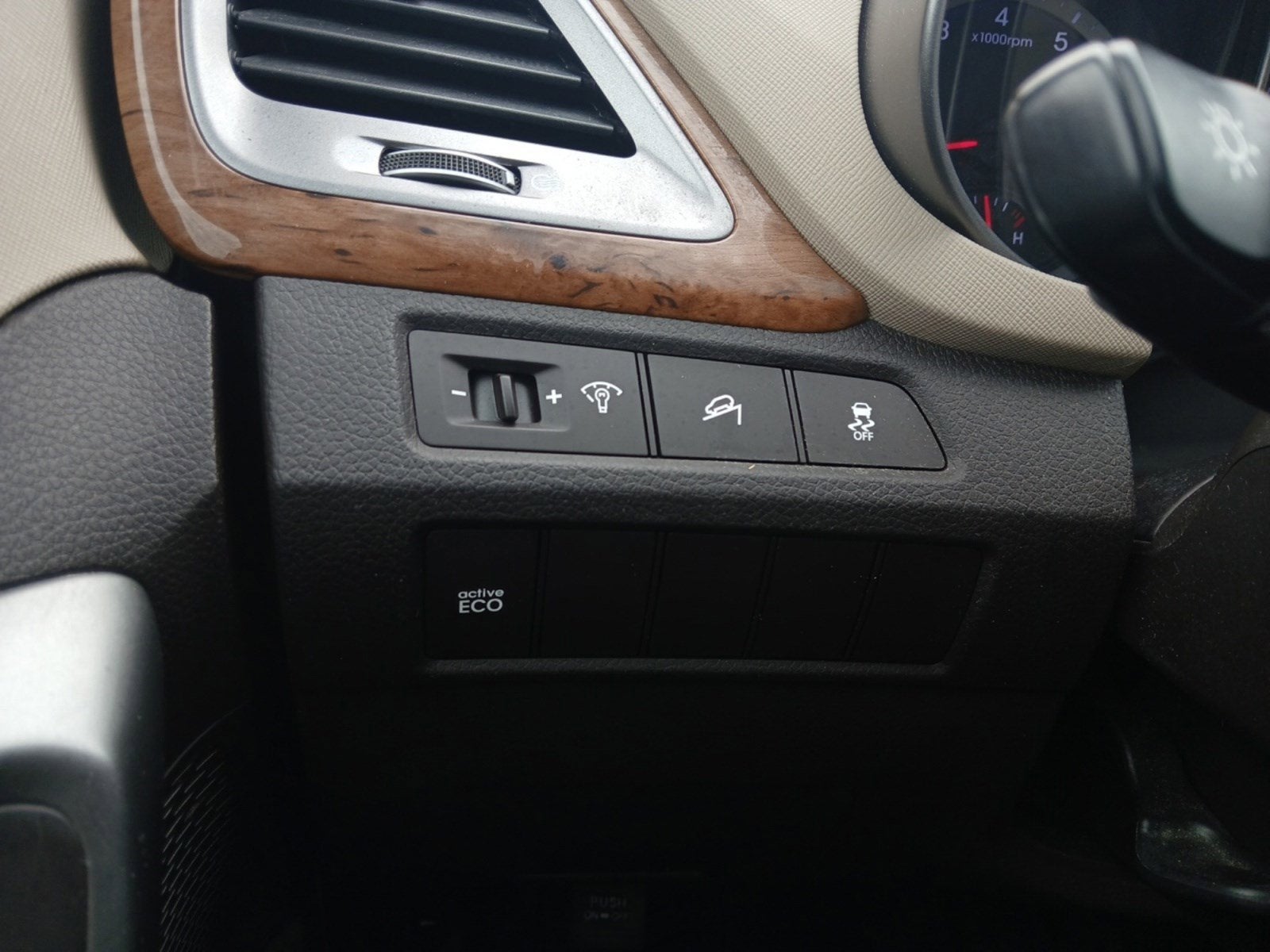 2016 Hyundai SANTA FE SE