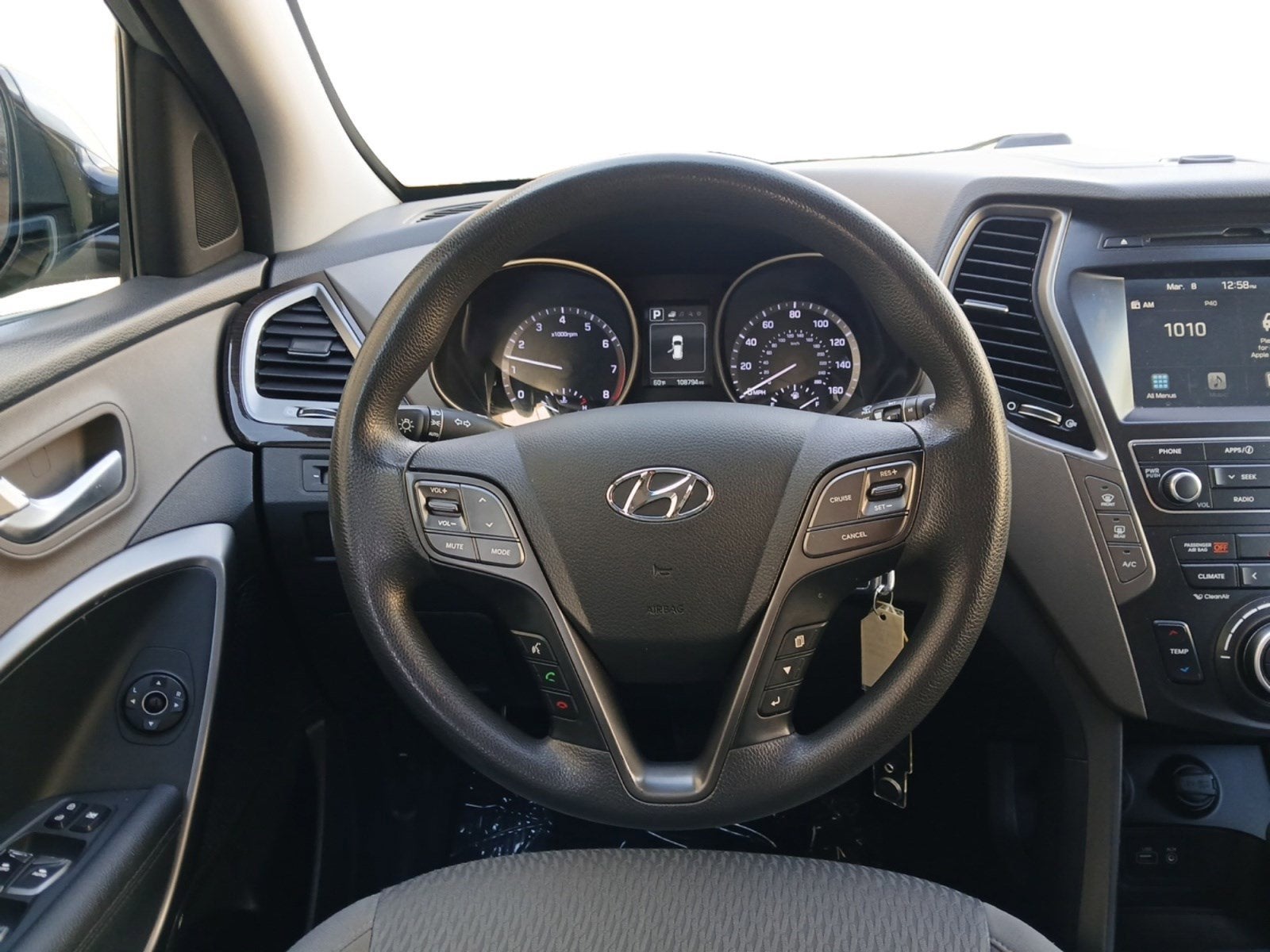 2017 Hyundai SANTA FE SE