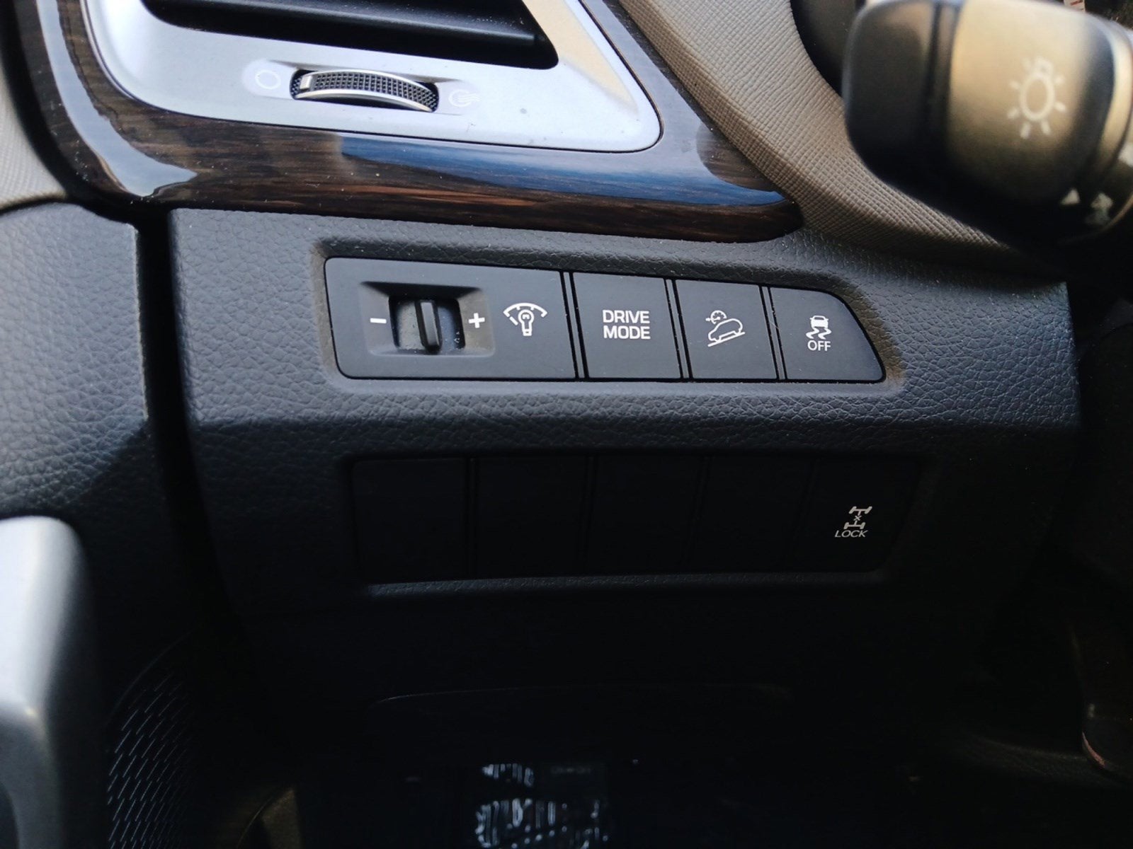 2017 Hyundai SANTA FE SE