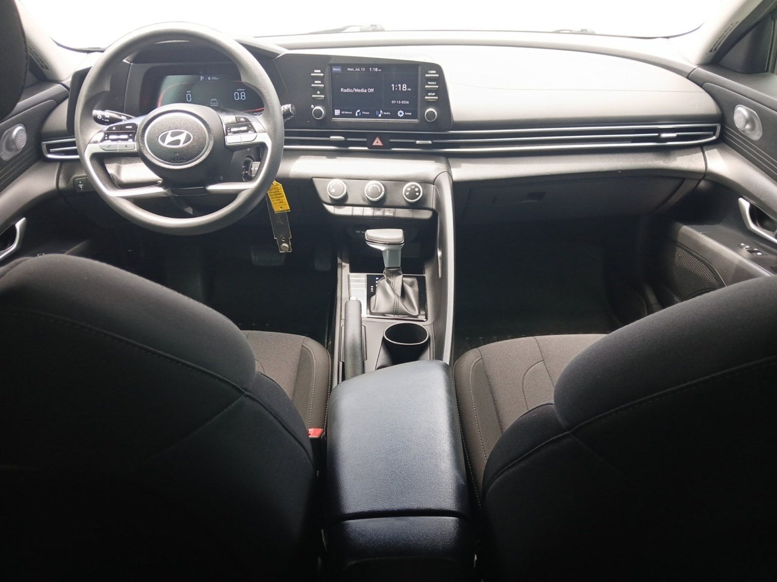 2024 Hyundai ELANTRA SE
