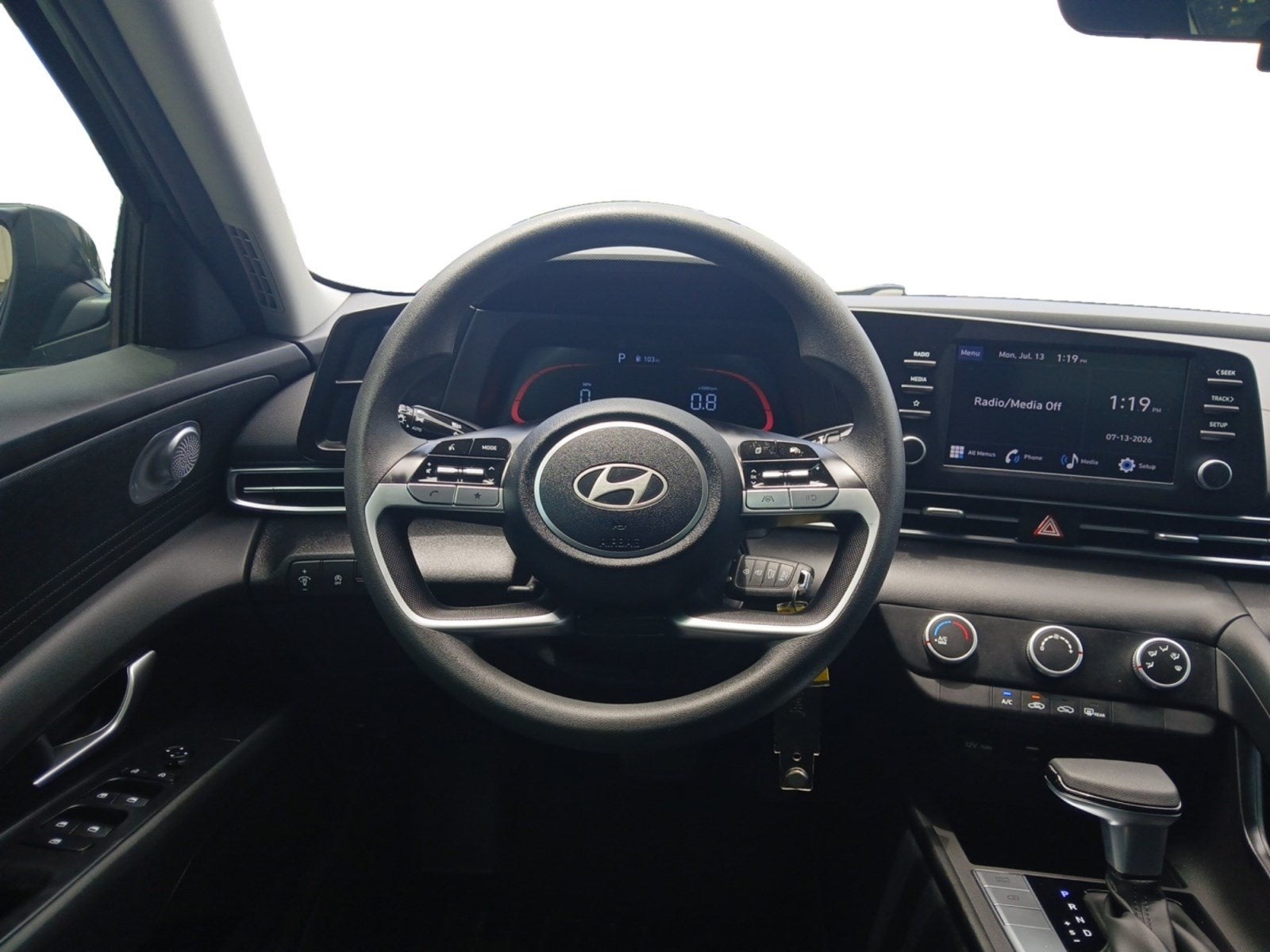 2024 Hyundai ELANTRA SE