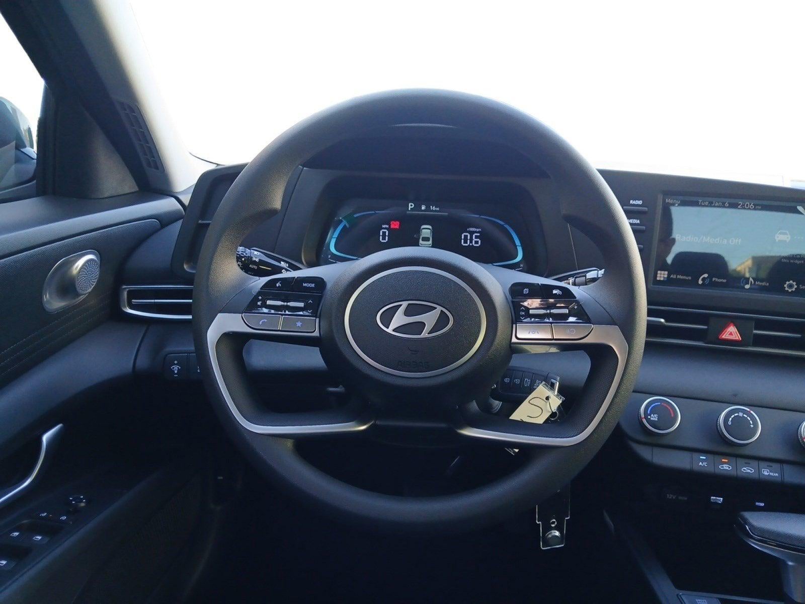 2026 Hyundai ELANTRA SE