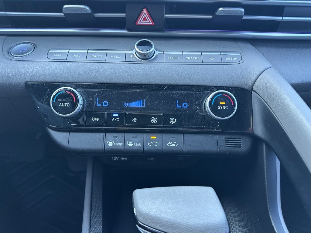 2024 Hyundai ELANTRA SEL SEL