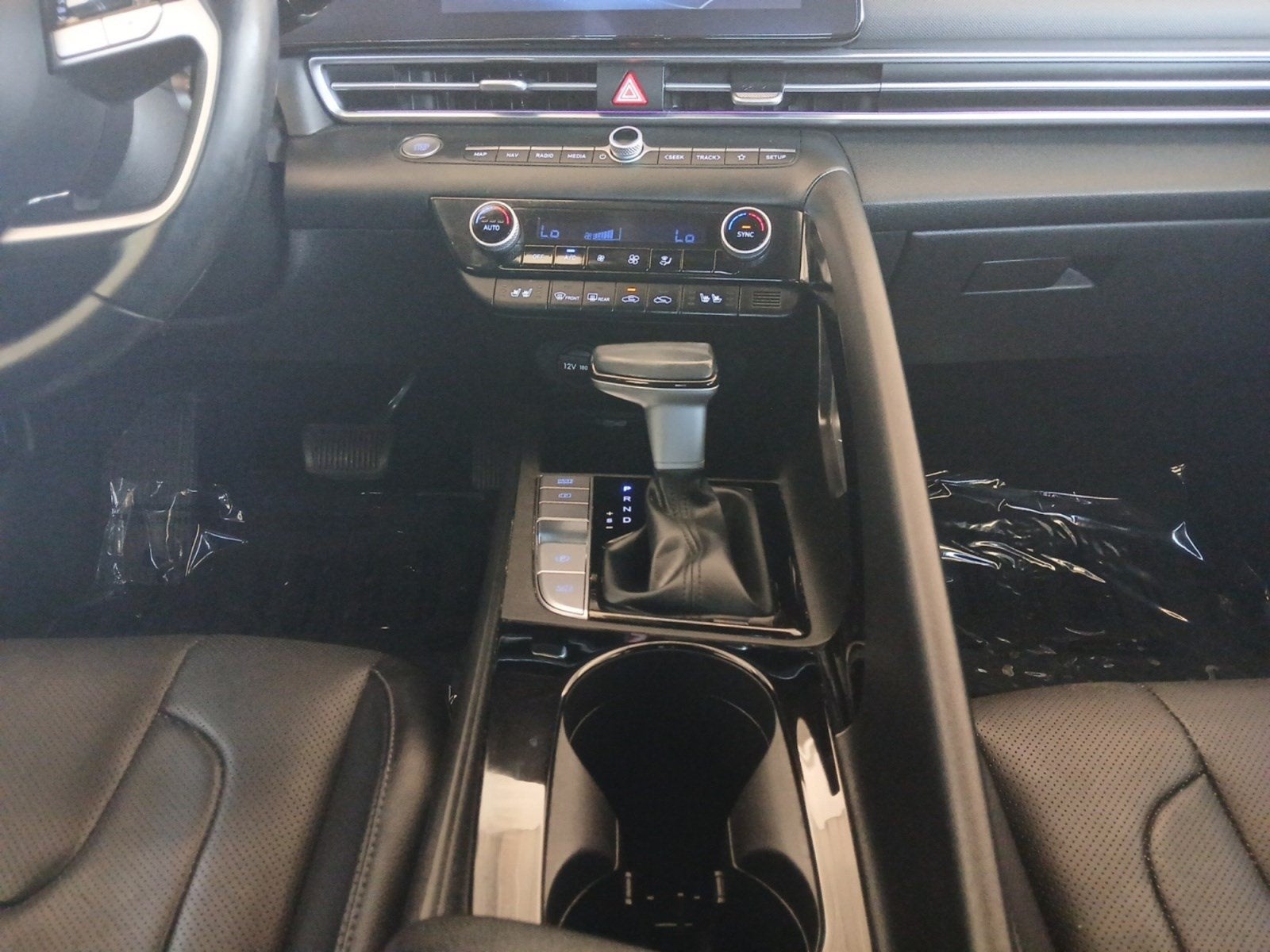 2022 Hyundai Elantra Limited - Photo 11