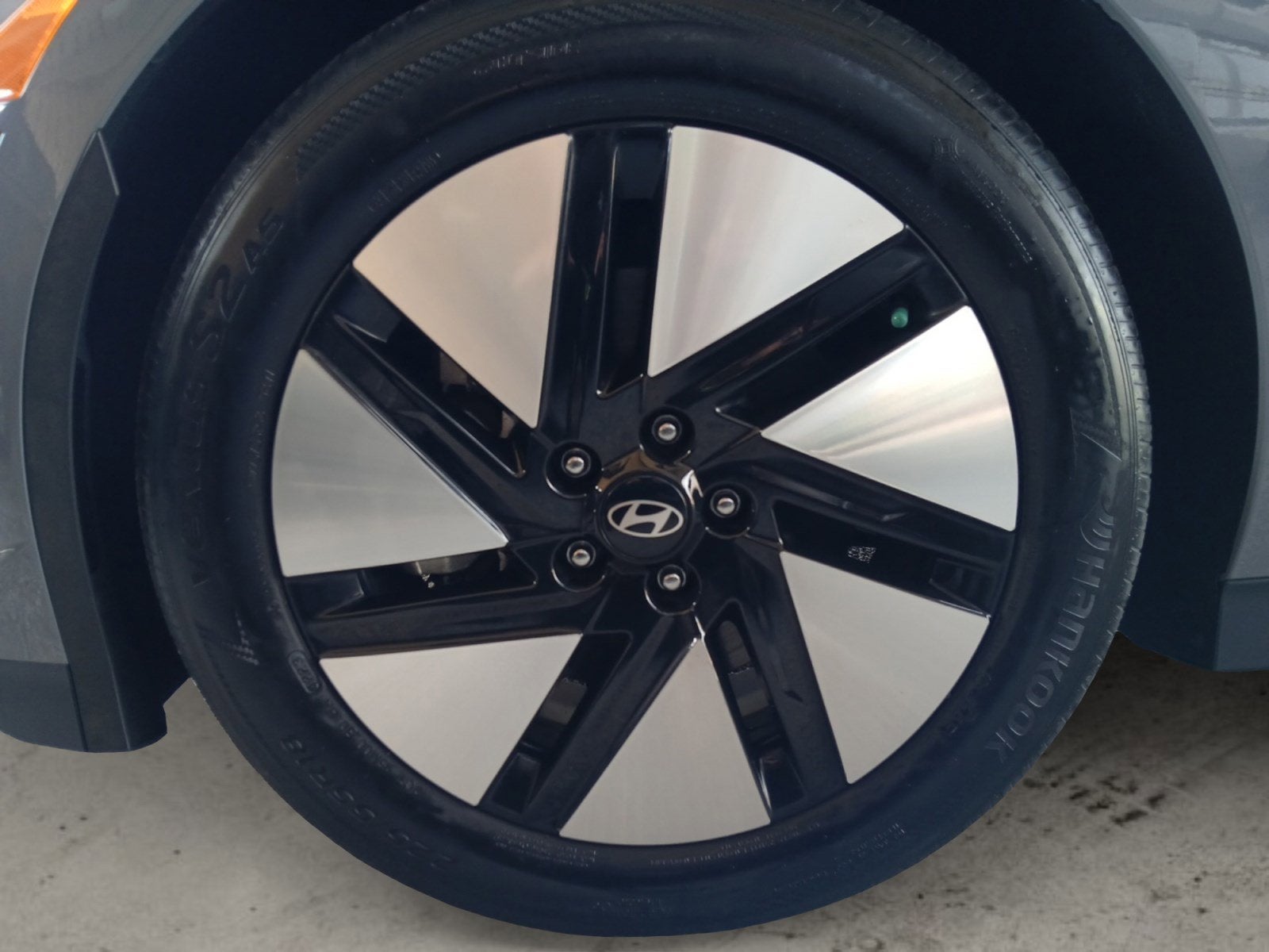 2024 Hyundai IONIQ 6 SE W/ REARVIEW CAMERA AND GUIDELINES