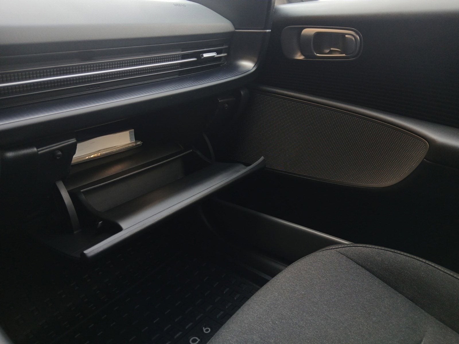 2024 Hyundai IONIQ 6 SE W/ REARVIEW CAMERA AND GUIDELINES