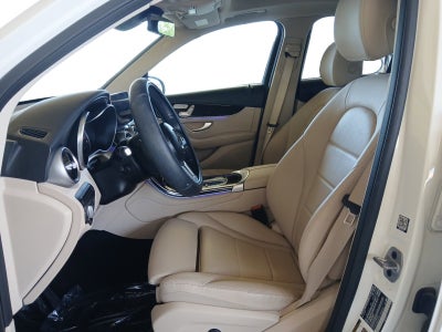 2022 Mercedes-Benz GLC 300 W/ AUTONOMOUS EMERGENCY BRAKING