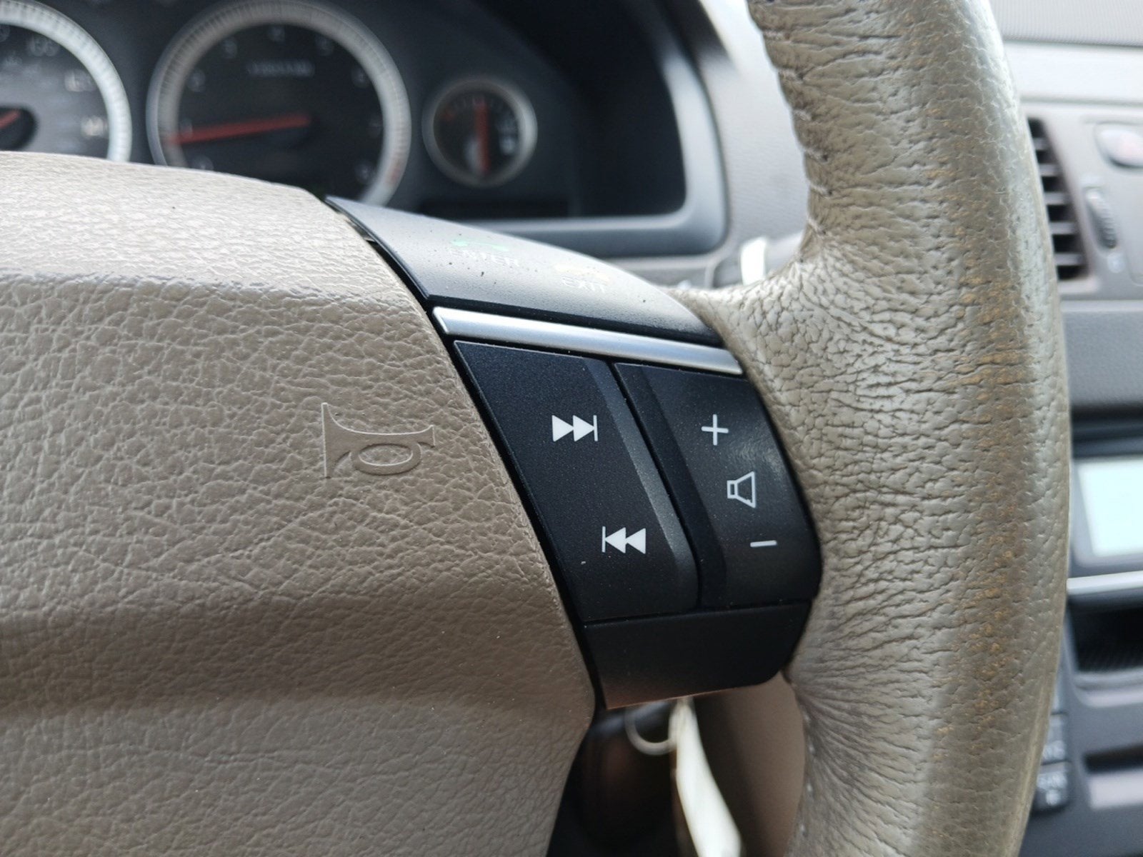 2018 Volvo XC90 T5 Momentum 3RD ROW SEAT W/ 7 PASSENGER CAPACITY