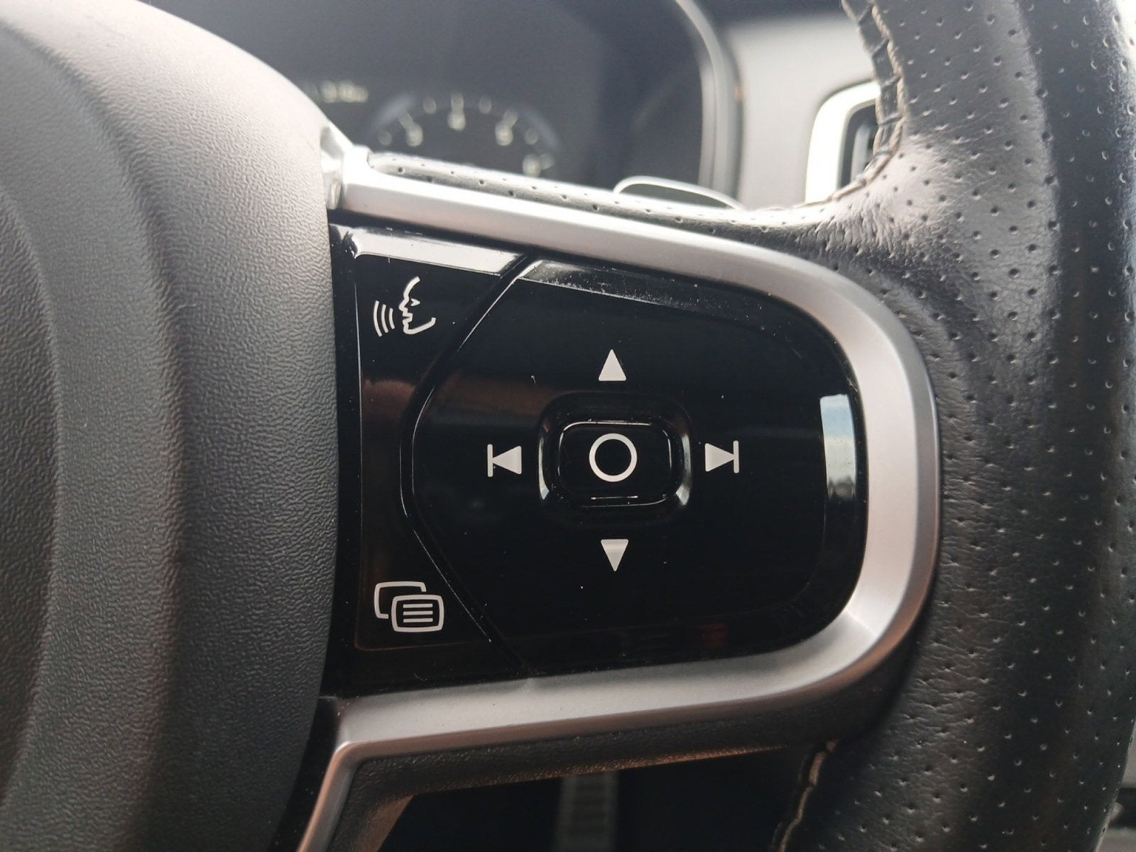 2019 Volvo XC90 T6 R-Design
